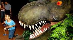 Un ni�o junto a una de las maquetas utilizadas para �Parque jur�sico�