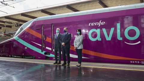 El presidente de Renfe, Isa�as T�boas, con el ministro de Transportes, Jos� Luis �balos, y la directora general de Renfe Viajeros, Sonia Araujo