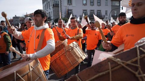 Unas 300 personas se congregaron ante la Delegacin del Gobierno en A Corua para revindicar unos precios justos.