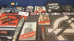 Apologa del odio. Adems de poseer armas de fuego y municin, los detenidos difundan en la red el mensaje de la Alemania nazi y su lder, violento y basado en el odio contra otras razas. Tambin en la calle, con ropa con los mismos mensajes racistas y agresivos contra quienes se posicionan en contra.