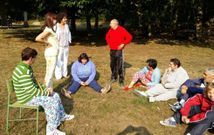 El grupo se reuni� ayer en el �rea recreativa de Cobas para dar comienzo al programa l�dico.