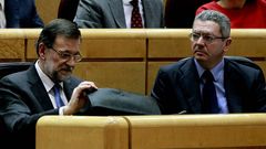 Mariano Rajoy junto a Alberto Ruiz Gallard�n durante la sesi�n de control al Ejecutivo hoy en el pleno del Senado.