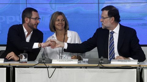 Maroto y Rajoy, entre Mara Dolores de Cospedal, en la pasada reunin del Comit Ejecutivo Nacional del PP.