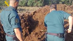 Imagen de la Guardia Civil trabajando en la finca de La Sagra donde se localizaron los perros