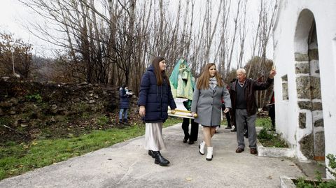 El incendio par en el cemento que rodea la capilla