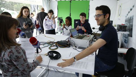 Taller de radio en una de edicin anterior de la fiesta escolar de La Voz de Galicia