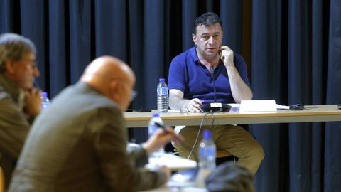 El alcalde, Eloy Pérez, en el pleno municipal de Monterroso