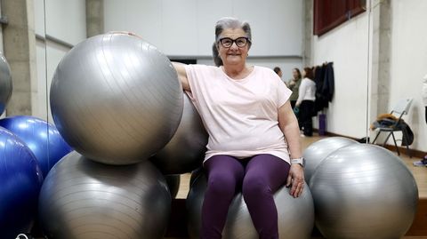 La teense Carmen Furelos (Mucha) va dos d�as a la semana a clases de Gimnasia de Mantenimiento en el pabell�n polideportivo de Calo.