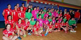 Foto de familia de los equipos de Mea�o, O Grove y Redondela antes de su triangular en Coir�n.