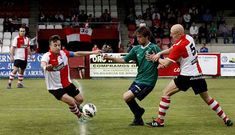 Cami�o, a la izquierda de la imagen, se perder� el encuentro de hoy por sanci�n.