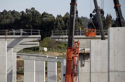 Obras en el viaducto de la tercera ronda en Pocomaco.