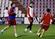 Vincenzo Rennella, en el centro entre �lvaro Pe�a y el capit�n Manu.