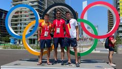 Caetano, a la izquierda