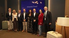 El equipo de Atlantida Travel, en la apertura de su local en la calle Picavia