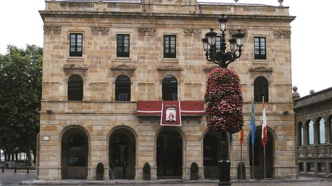 La fachada del ayuntamiento de Gijn.