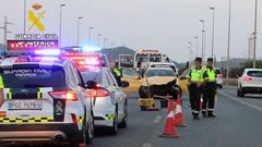 Agentes de la Guardia Civil, en el lugar del siniestro