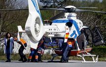 Un helic�ptero se encarg� de trasladar a la herida al Hospital Cl�nico de Santiago.