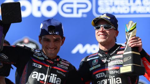 Jorge Mart&iacute;n y Marco Bezzecchi, en el podio del Gran Premio de Brasil.