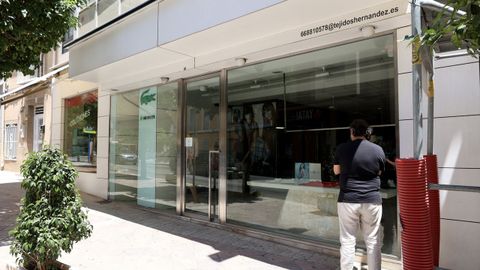 Comercio en el que un hombre ha muerto este sábado tras ser agredido por su hijo, en la calle Mayor de Molina de Segura (Murcia).