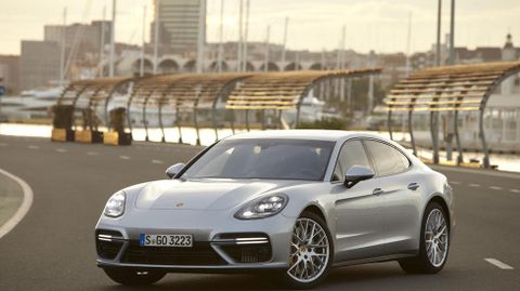 Porsche Panamera.Porsche Panamera
