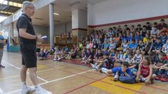 El colegio Peleteiro imparte cada a�o un campus de baloncesto, al que el pasado verano acudi�, entre otros, Moncho Fern�ndez, exentrenador del Obradoiro.