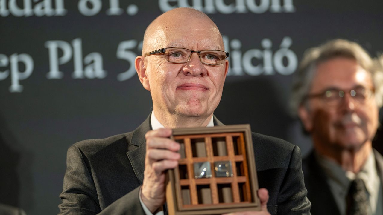 El argentino Jorge Fernández gana el premio Nadal 2025 con su mezcla de memoria familiar y suspense