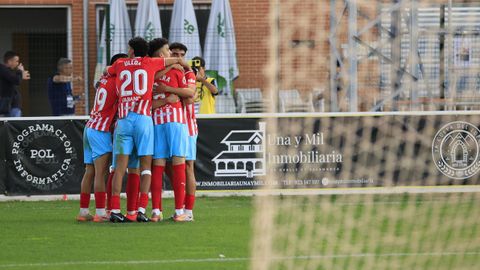 Los jugadores del Lugo celebrando uno de los tres goles anotados al Unionistas