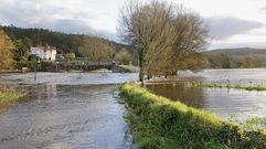 El r�o Anll�ns se volvi� a desbordar a su paso por Carballo y Ponteceso