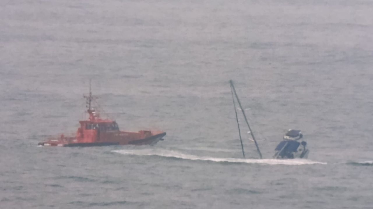 Un velero es hundido por las orcas a tres millas de Estaca de Bares