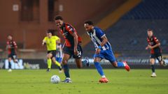Aubameyang, corriendo con el bal�n durante el encuentro entre el G�nova y el Deportivo.
