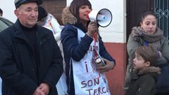 Protesta de padres del colegio Igrexa de Chapela por la proximidad de la autopista al centro educativo