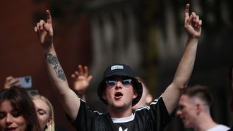 Un seguidor de Oasis a las puertas del concierto