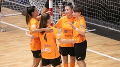 La juvenil Irene Surez, a la derecha, celebra un gol con Silvia, Cris Blanco y Lara.