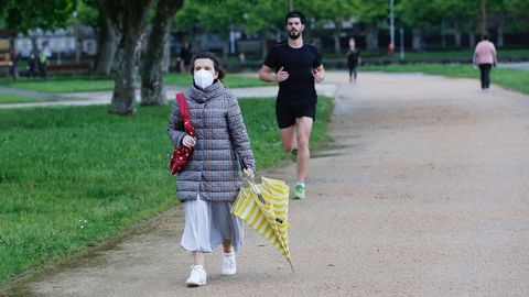Gente haciendo deporte o paseando por Pontevedra