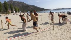 Unha das divertidas imaxes que ten deixado a Festa da Praia, aos p�s do Pindo