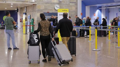 Alvedro recupera la normalidad tras 35 asumiendo los vuelos de Lavacolla