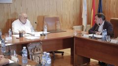 El alcalde de Sarria Claudio Garrido y el popular Jos� Antonio Garc�a en una imagen de archivo de otro pleno del Concello