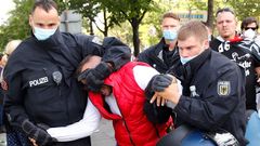 Miles de personas se concentra en Berl�n contra las medidas anticovid