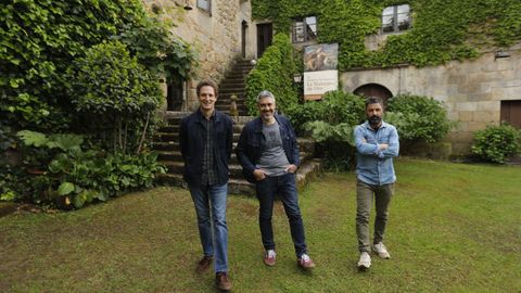 El productor, Mario Real; el director de arte, Antonio Pereira; y el director de produccin, Carlos Amoedo, de La manzana de oro