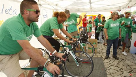 Varias casas comerciales daba la posibilidad de ser solidarios pedaleando