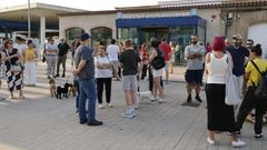 Reunin vecinal ante la estacin intermodal de Ourense para pedir ms medidas de seguridad ciudadana.