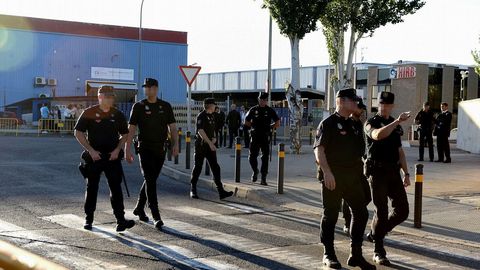 Gran despliegue de las fuerzas de seguridad ante la Audiencia Nacional. 