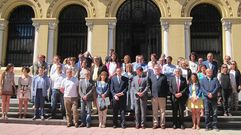 Un minuto de silencio delante de la Junta General del Principado.Un minuto de silencio delante de la Junta General del Principado