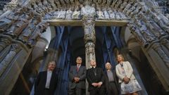 Laborde, con autoridades, en la presentaci�n de la restauraci�n del P�rtico de la Gloria