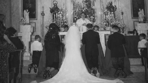 Boda ante el altar de la capilla de San Juan Gualberto