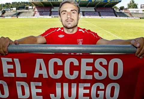 Font alterna las posiciones de mediocentro y de segunda punta en el Lugo.