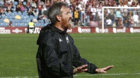 Rubn Domnguez dirigiendo desde el banquillo en el encuentro ante el Zamora