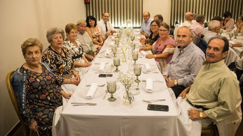 Comida jubilados de Agui�o en restauraci�n Chicolino, Boiro