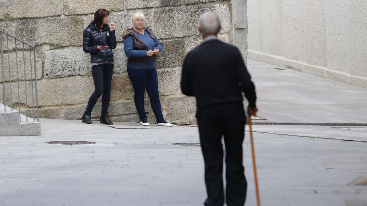 La prostitución ocupa cada vez más viviendas en el Casco Vello