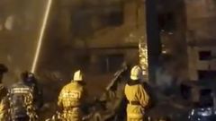Captura de v�deo suministrada por el gobierno regional de Krasnodar que muestra a los bomberos ante el edificio incendiado